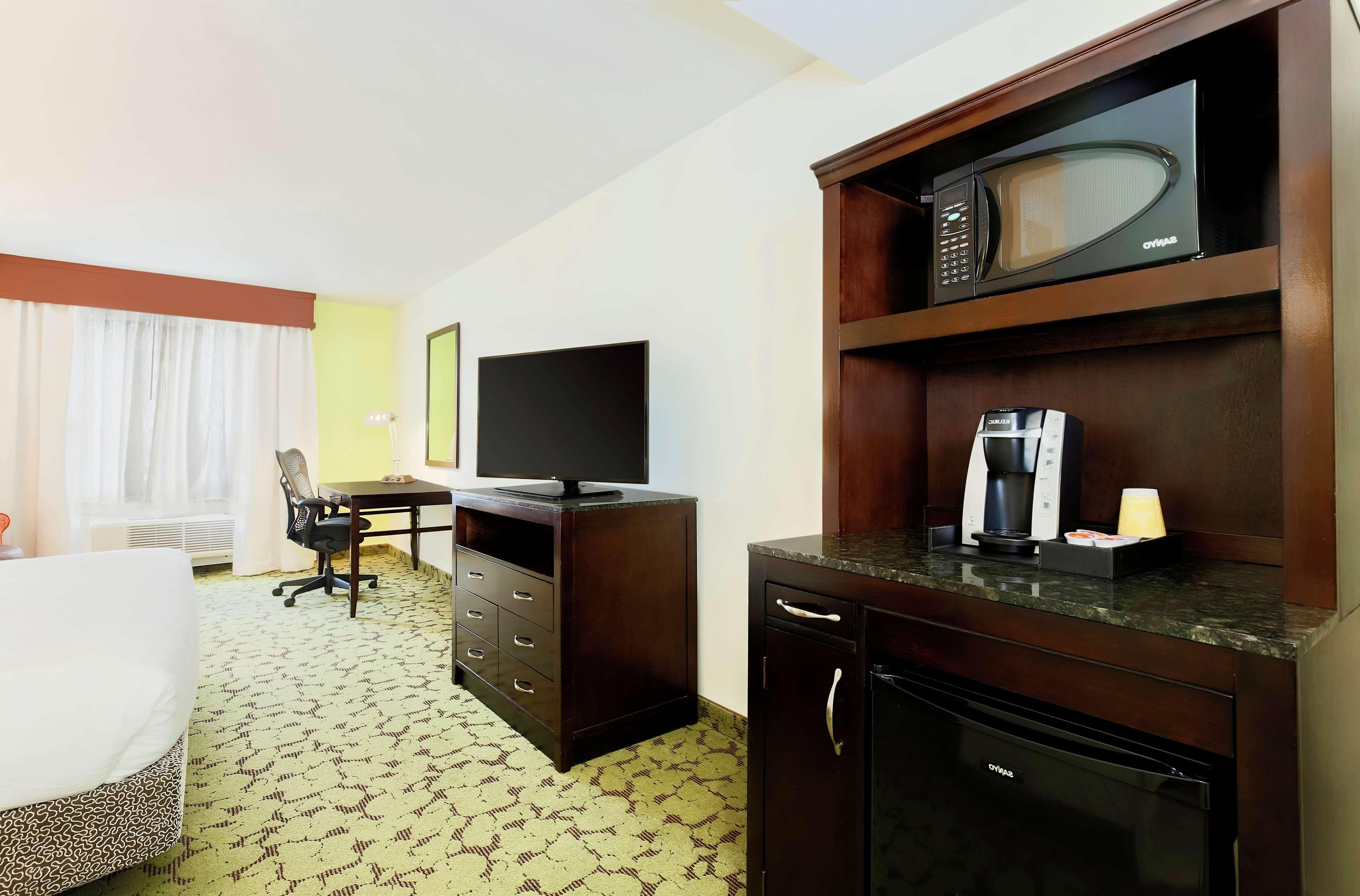 Hilton Garden Inn Dallas Lewisville Bagian luar foto