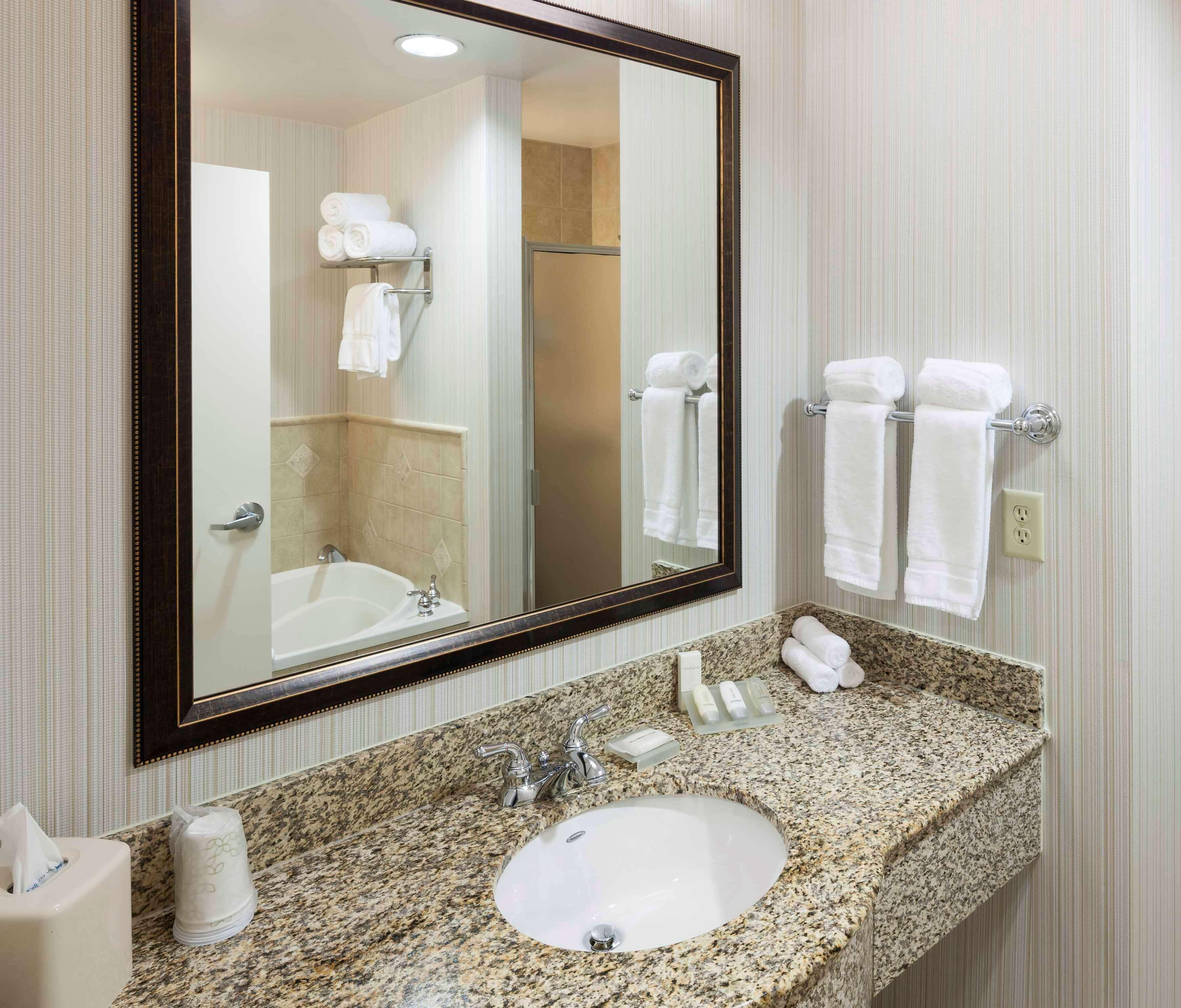 Hilton Garden Inn Dallas Lewisville Bagian luar foto