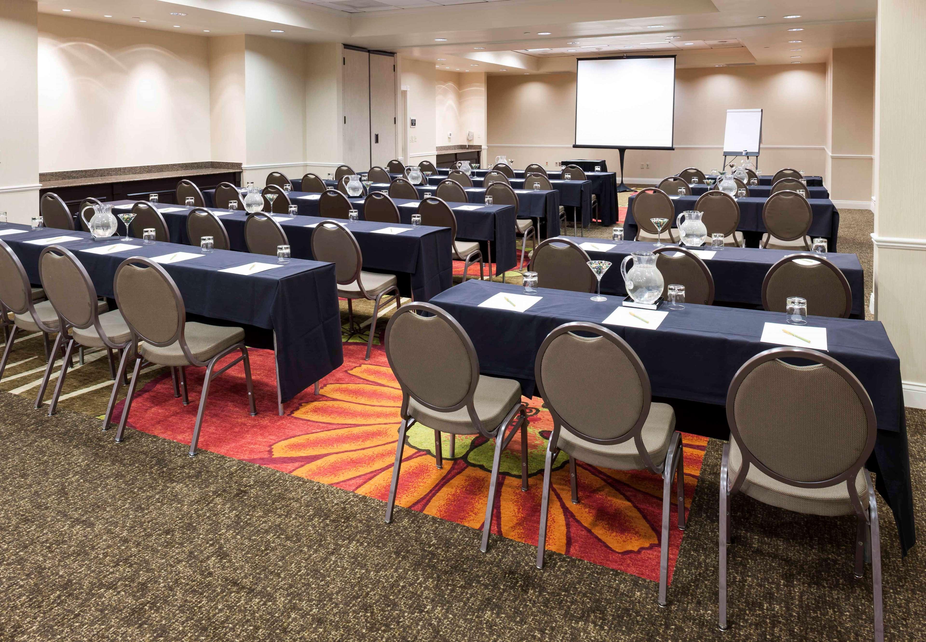 Hilton Garden Inn Dallas Lewisville Bagian luar foto