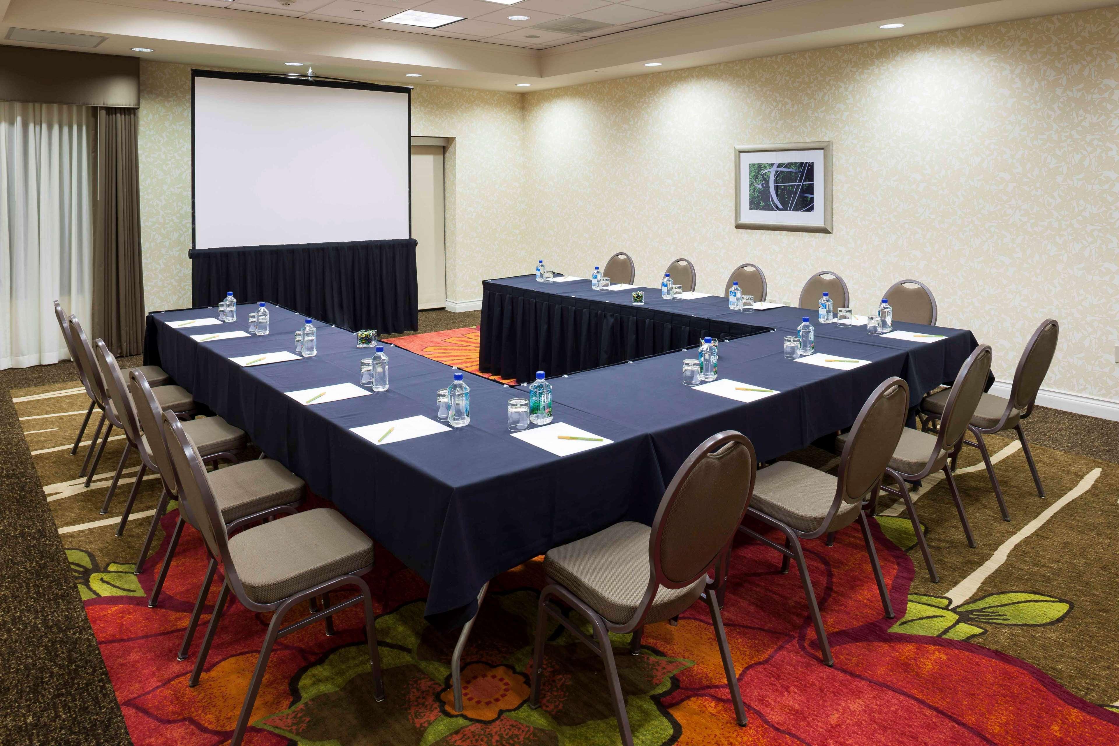 Hilton Garden Inn Dallas Lewisville Bagian luar foto