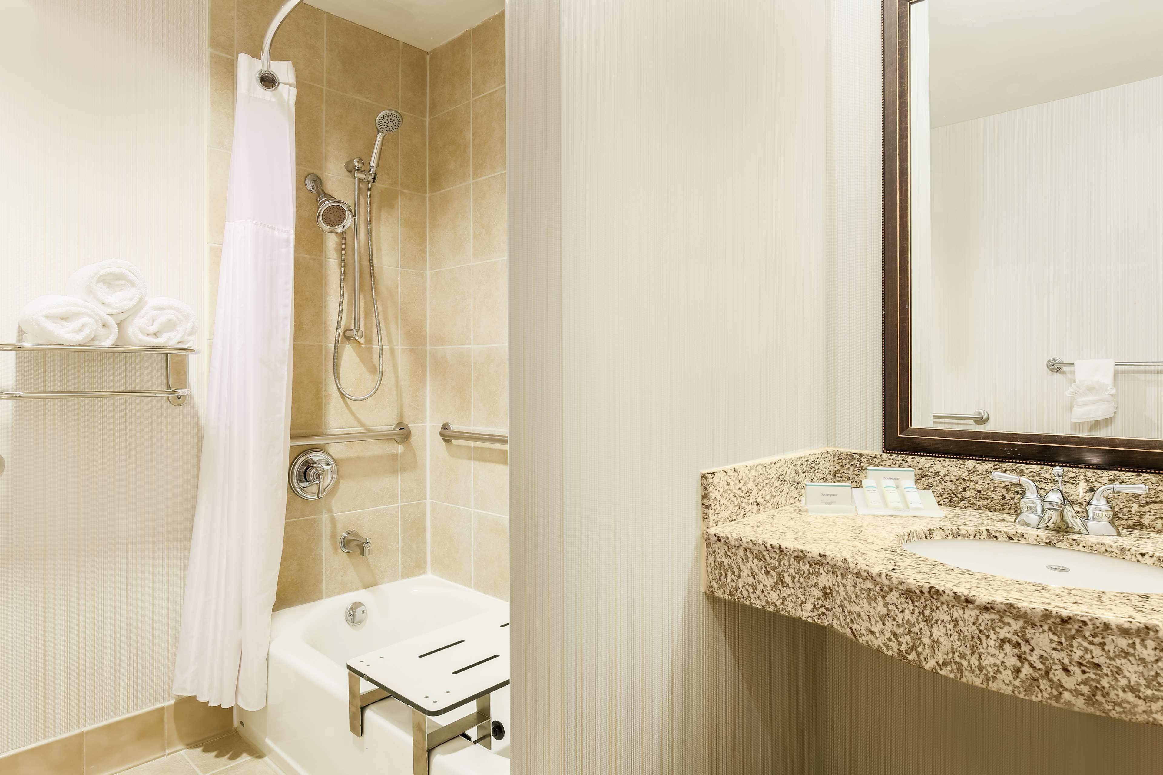 Hilton Garden Inn Dallas Lewisville Bagian luar foto