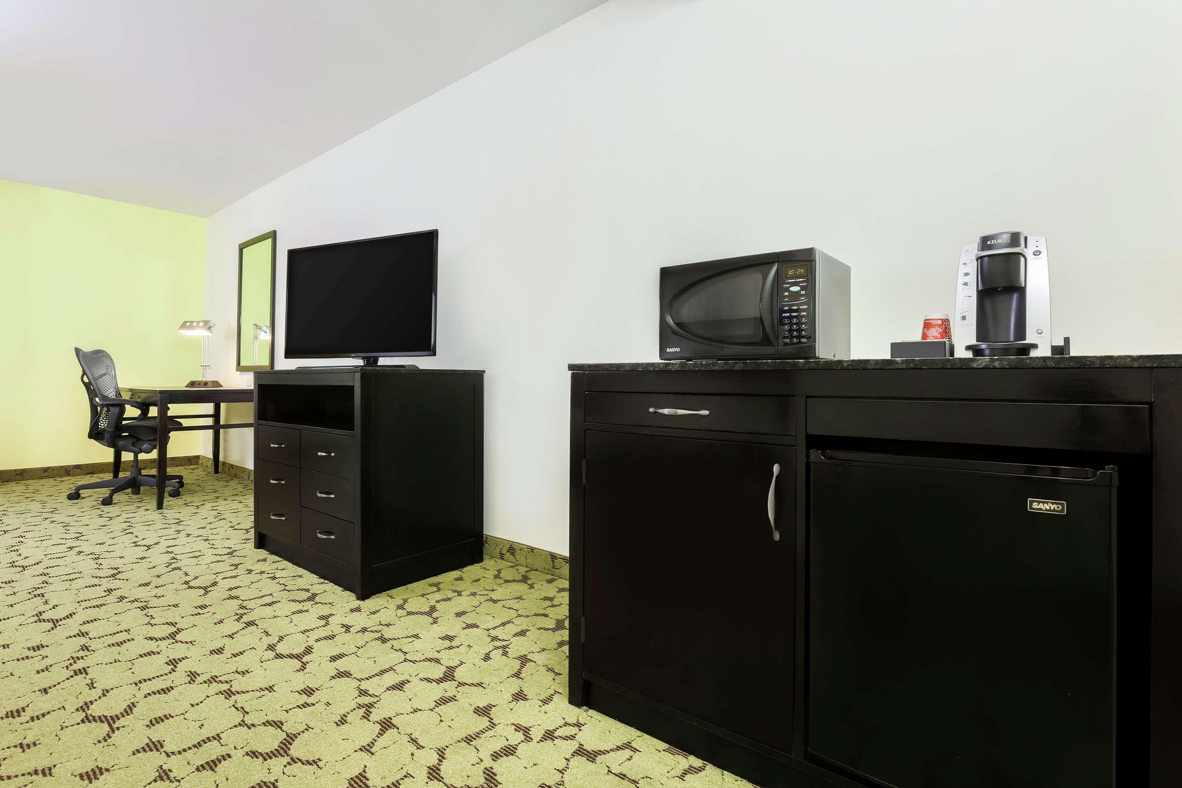 Hilton Garden Inn Dallas Lewisville Bagian luar foto