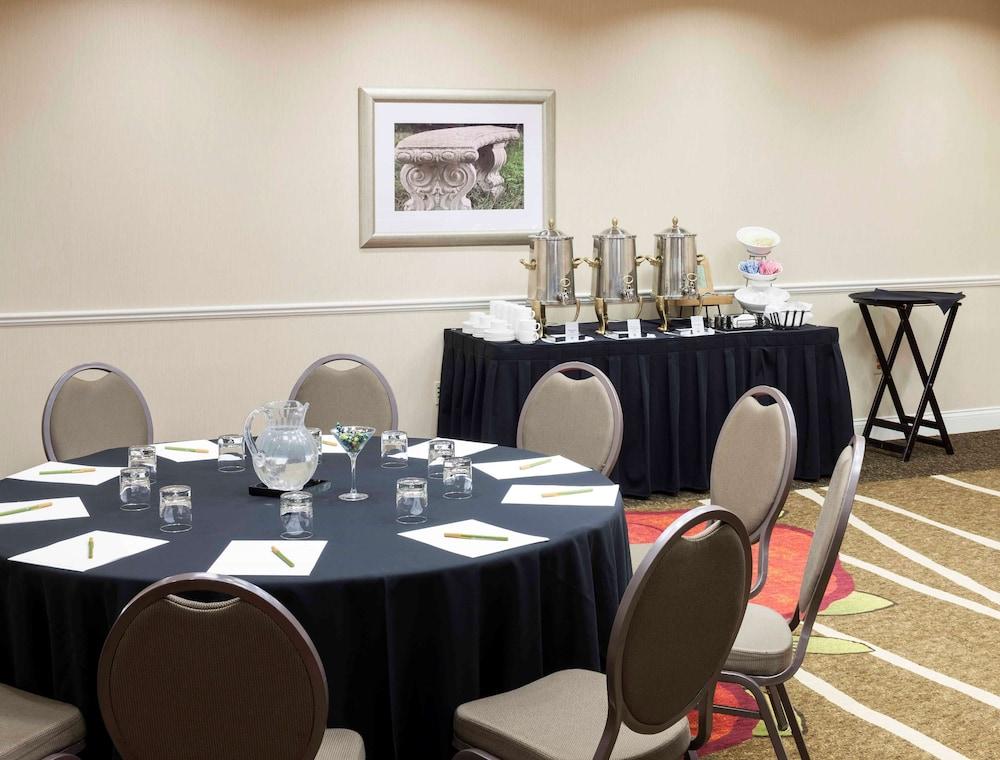 Hilton Garden Inn Dallas Lewisville Bagian luar foto