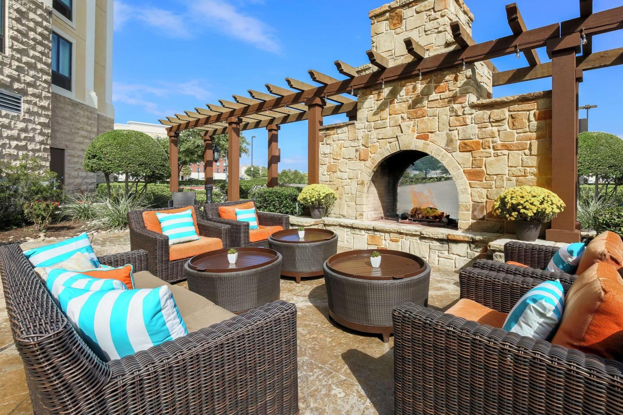 Hilton Garden Inn Dallas Lewisville Bagian luar foto